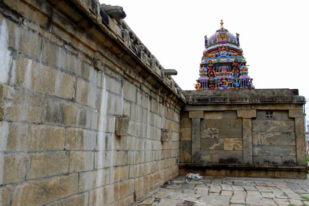 Terakanambi Ancient Shri Lakshmi Varadaraja Swamy Temple   2 Terakanambi Ancient Shri Lakshmi Varadaraja Swamy Temple outside view
