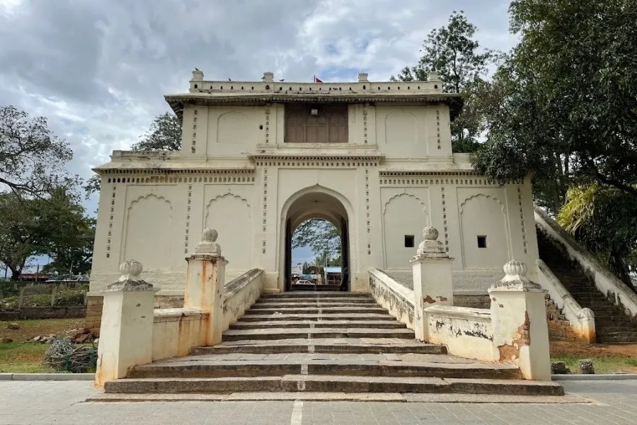 Gumbaz-e-shahi Srirangapatna 2 Gumbaz e shahi Entry