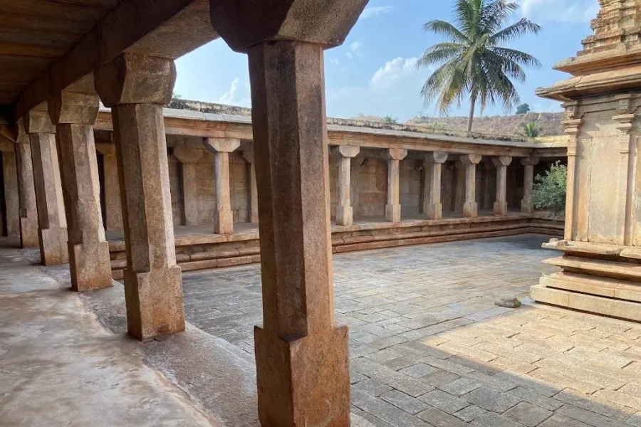 Nambi Narayana Temple Thondanur (Keretonnur) 8 Nambi Narayana Temple Thondanur inside view