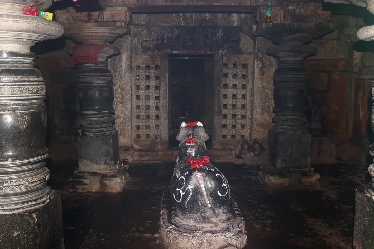 Kalmeshwara Temple Balambeed 4 Kalmeshwara Temple Balambeed inside