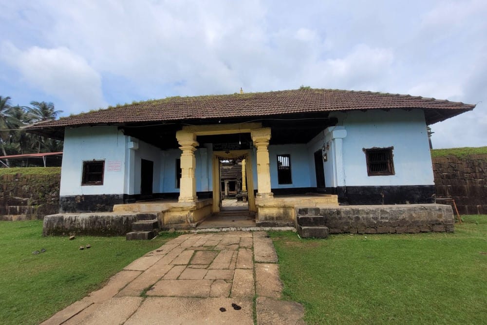Shree Neminaatha Swami Basadi Varanga Hebri