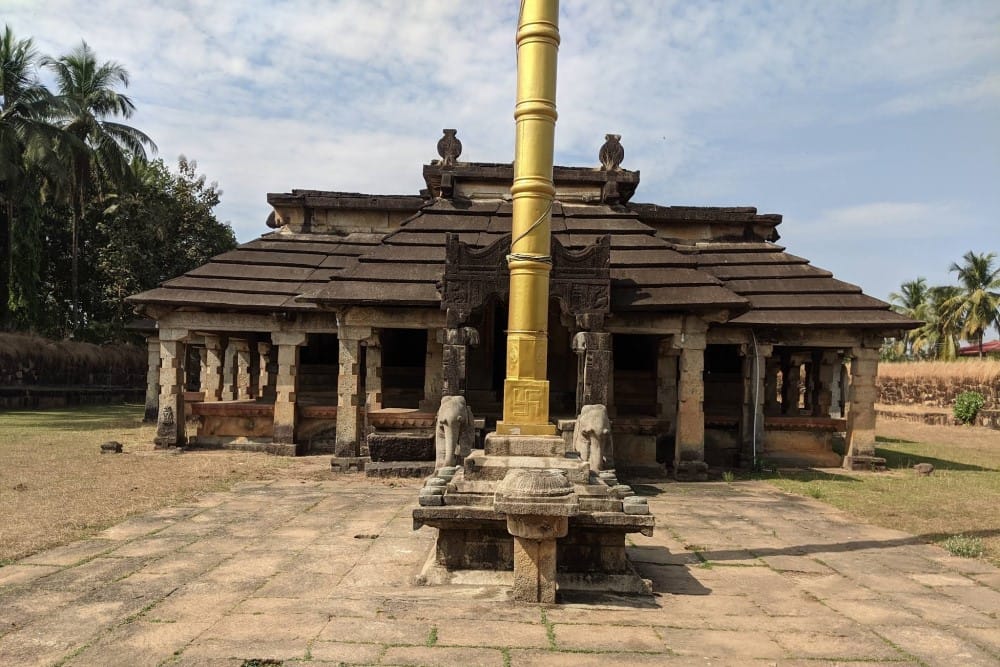 Shree Neminaatha Swami Basadi Varanga view