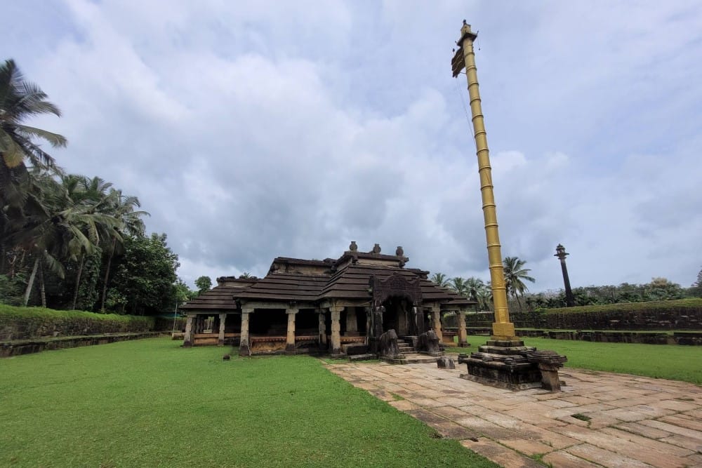 Shree Neminaatha Swami Basadi Varanga