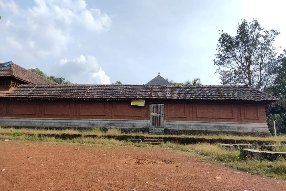 Shri Somanatheshwara Swamy Temple Someshwara outside view
