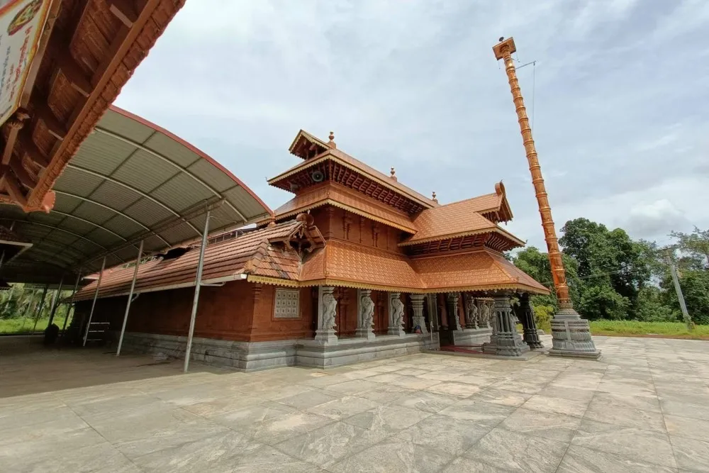 Undaru Shri Vishnumoorthy Temple right virew