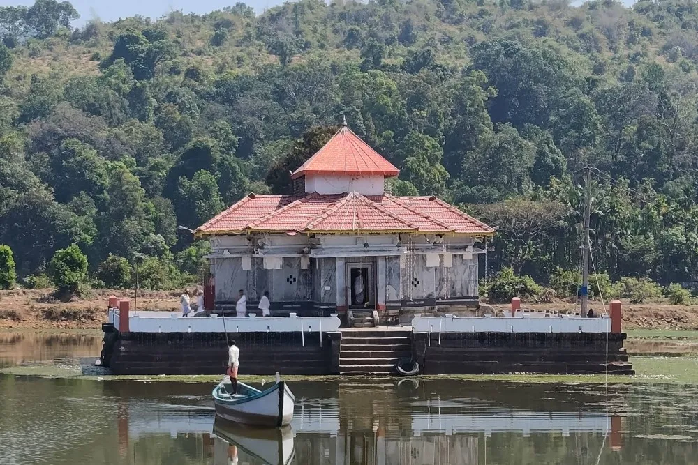 Varanga Jain Temple Hebri image