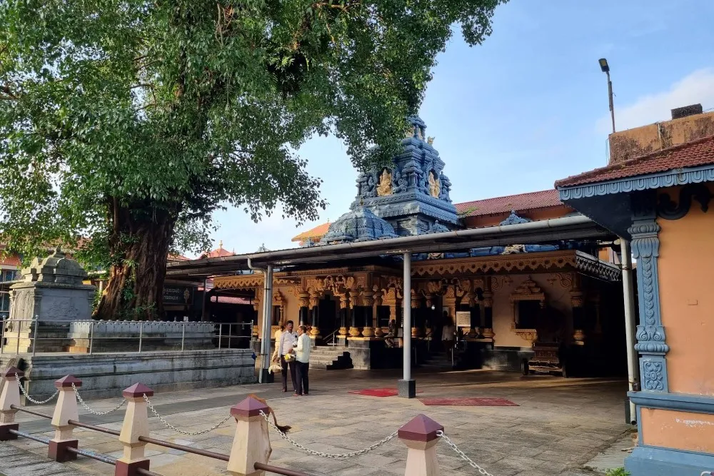 Anegudde Vinayaka Temple Entry view